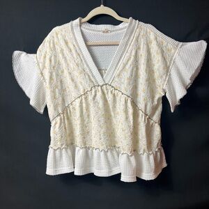 POL Cream and Yellow Floral V‑Neck Blouse